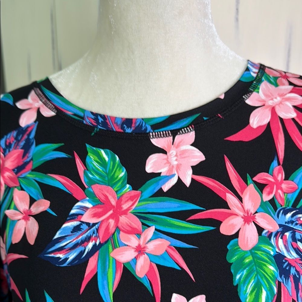 Croft & Barrow Black and pink tropical Floral Swim Rashguard - Picture 6 of 7